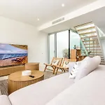 Vivi Homes - Azure - Sea View - Mountain View - Pool - Garden בית נופש