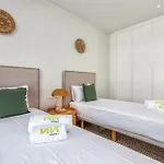 Vivi Homes - Azure - Sea View - Mountain View - Pool - Garden בית נופש *