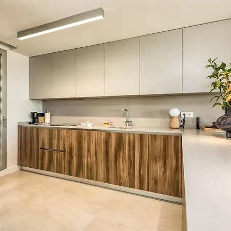 Vivi Homes - Azure - Sea View - Mountain View - Pool - Garden בית נופש
