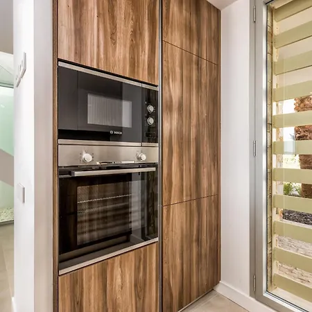 Vivi Homes - Azure - Sea View - Mountain View - Pool - Garden
